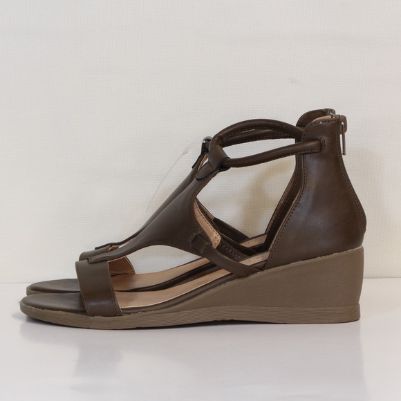 Journee Collection Womens Brown Trayle Wedge Gladiator Sandals NWOT - Picture 7 of 10